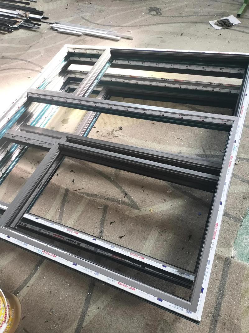 门窗加工制作 实景探访专业生产车间